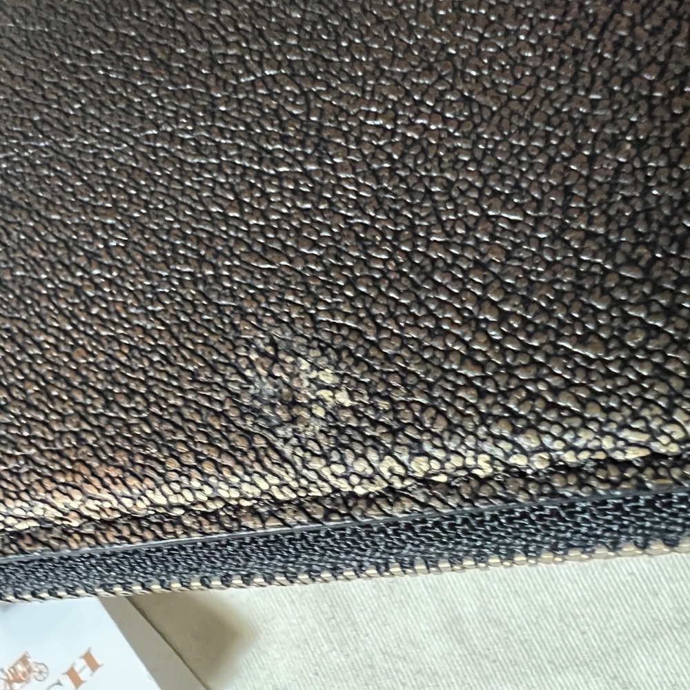 RARE Authentic Giant Coach Metallic Brass Leather Hangtag  Wallet Case - Picture 7 of 11